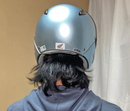 HONDAのヘルメット「amifine FH1B」をかぶった後頭部