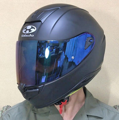 フルフェイスヘルメット「エアロブレード5」のミラーシールド装着