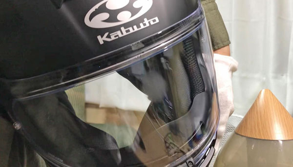 フルフェイスヘルメット「エアロブレード5」のピンロックシートを取り付けたシールドの視界