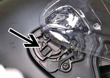 フルフェイスヘルメット「エアロブレード5」のラチェットの穴