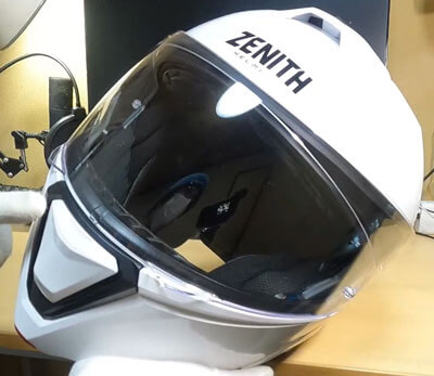 ステムヘルメット「YJ-21 ZENITH」の下のベンチレーション
