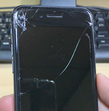 ガラスが割れたiPhone SE2