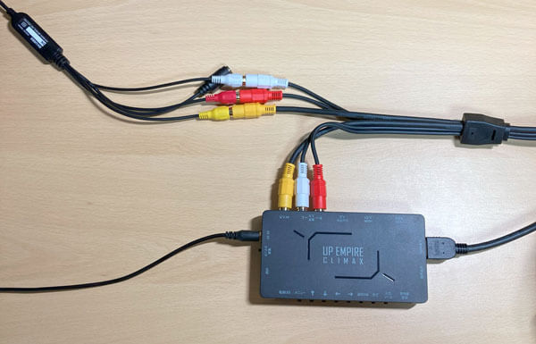 2分配のAVケーブルにGV-USB2とアップスキャンコンバーターを接続