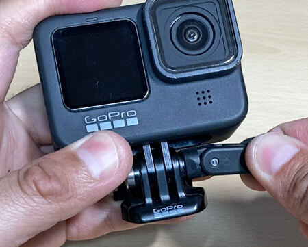 GoPro HERO9をマウントに接続