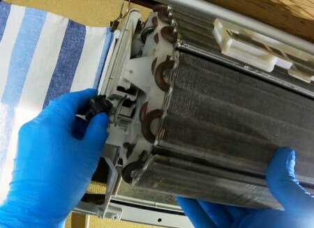 エアコンのファンの軸受け