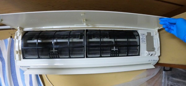 エアコンの前パネル