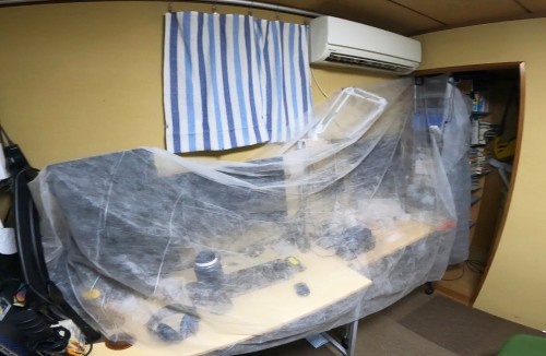 不織布シートで覆った机