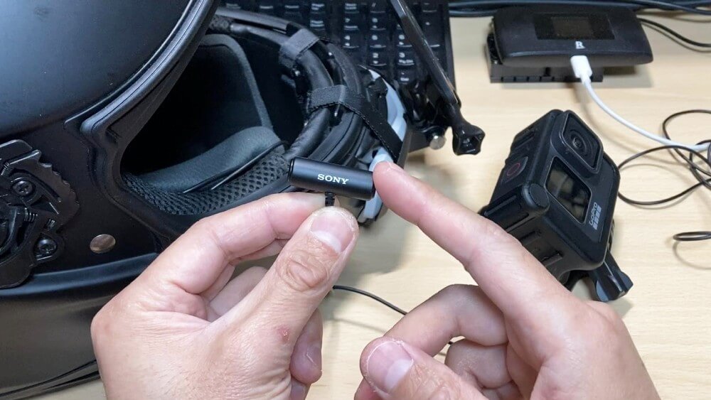 ヘルメットとピンマイクとGoPro