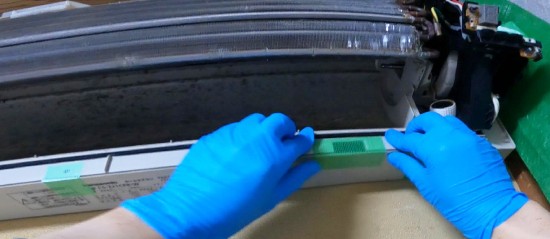 エアコンの下部の穴