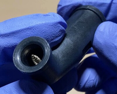 アドレス125のコード側のスパークプラグキャップ