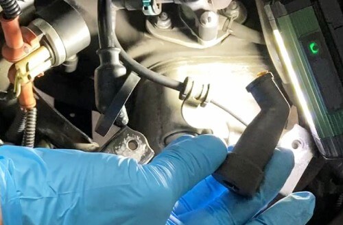 アドレス125の外したスパークプラグキャップ