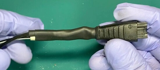 熱収縮チューブで覆った電線