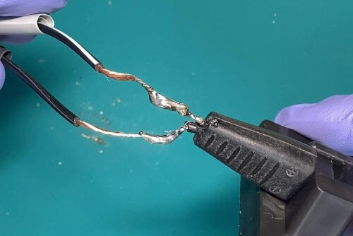 はんだ付けした電線