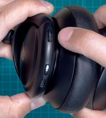 Soundcore Q30iの左耳側