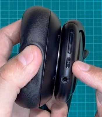 Soundcore Q30iの右耳側